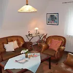 Michaela Bucher דירה *